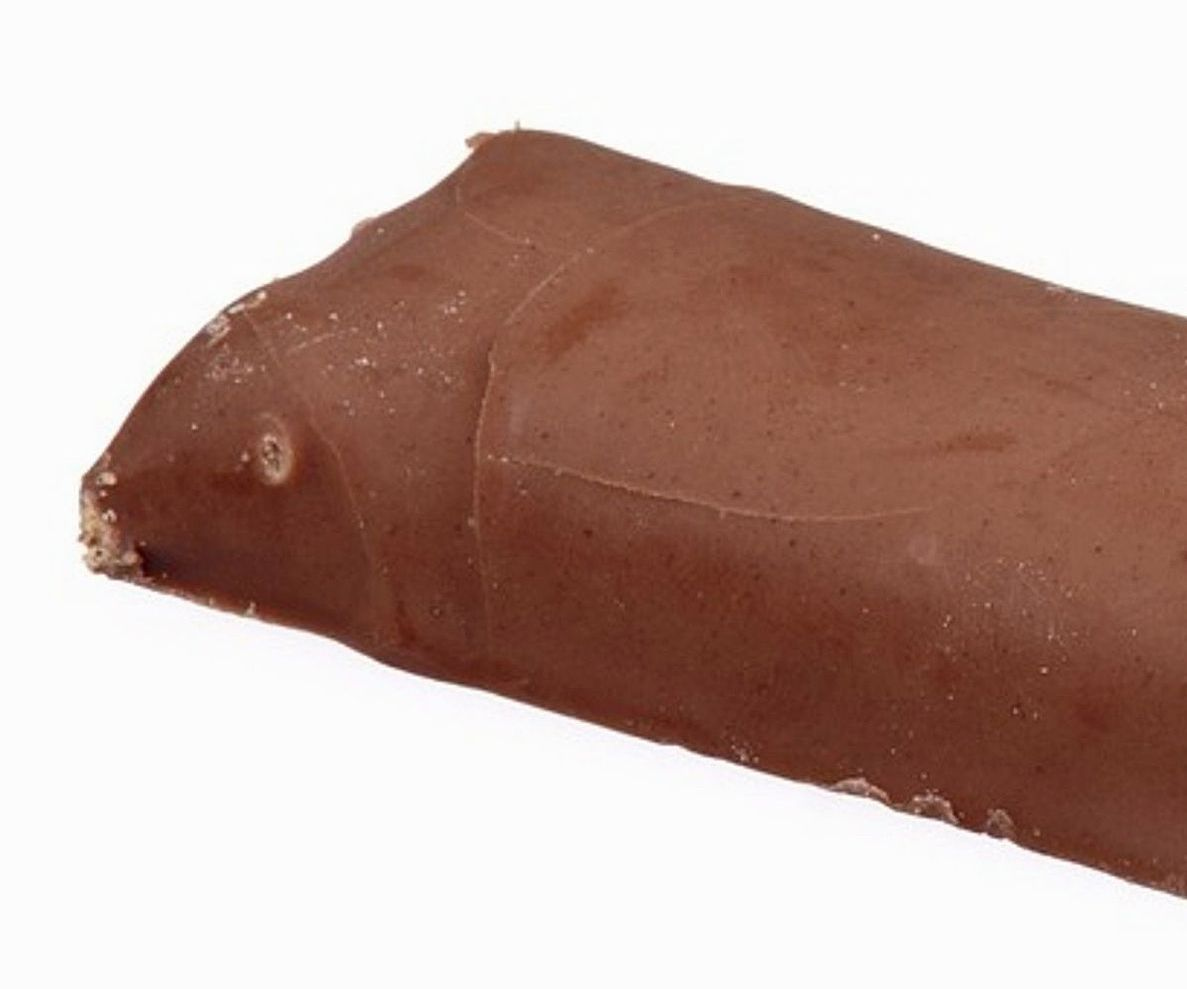 Manos preparando deliciosos dulces caseros