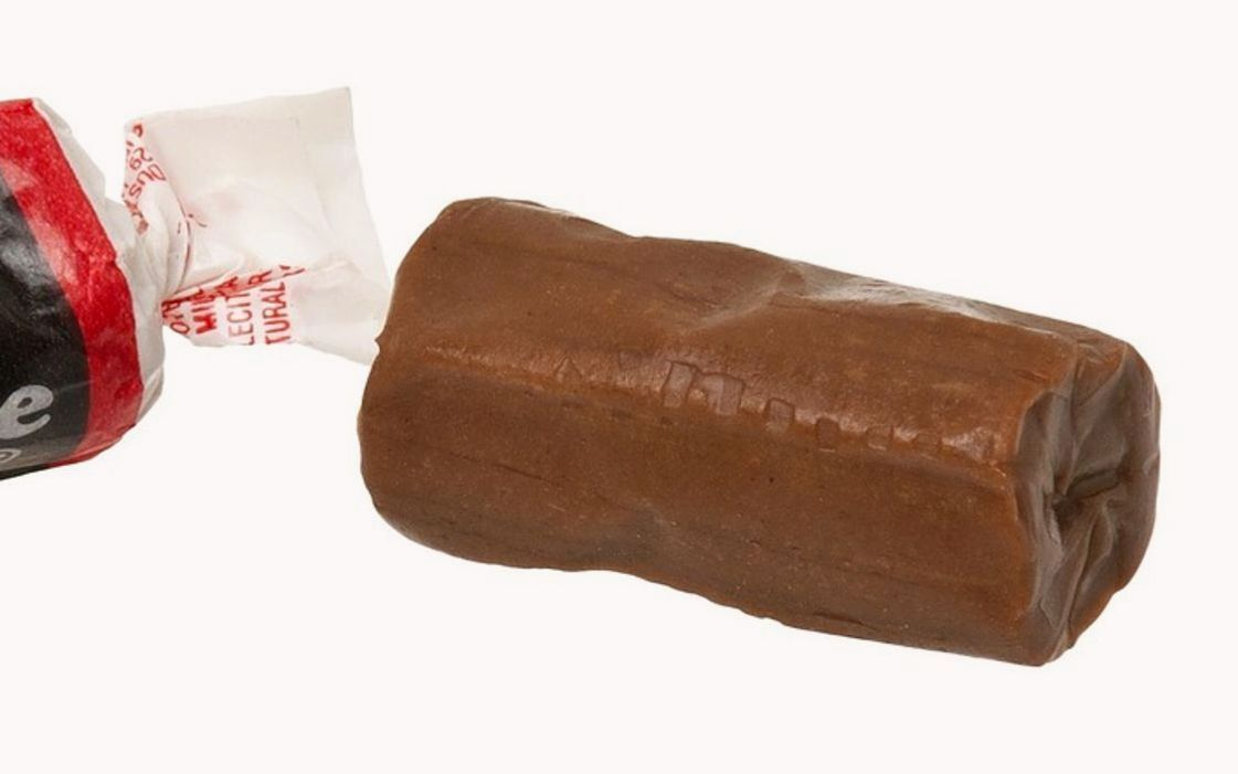 Productos de cacao artesanal con cobertura crujiente y brillante